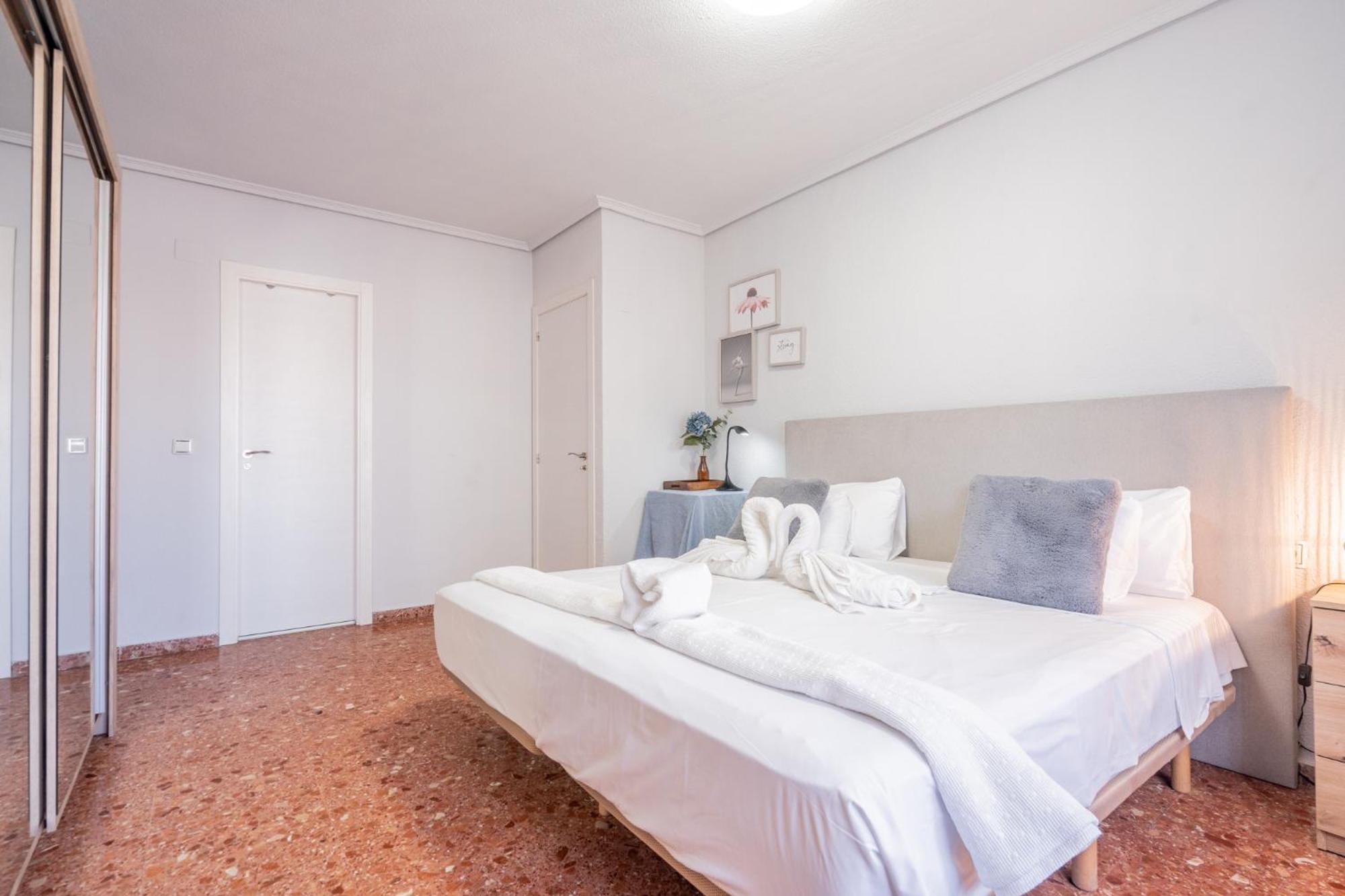 Apartamento Familiar En Avenida Del Puerto Valencia Exterior photo