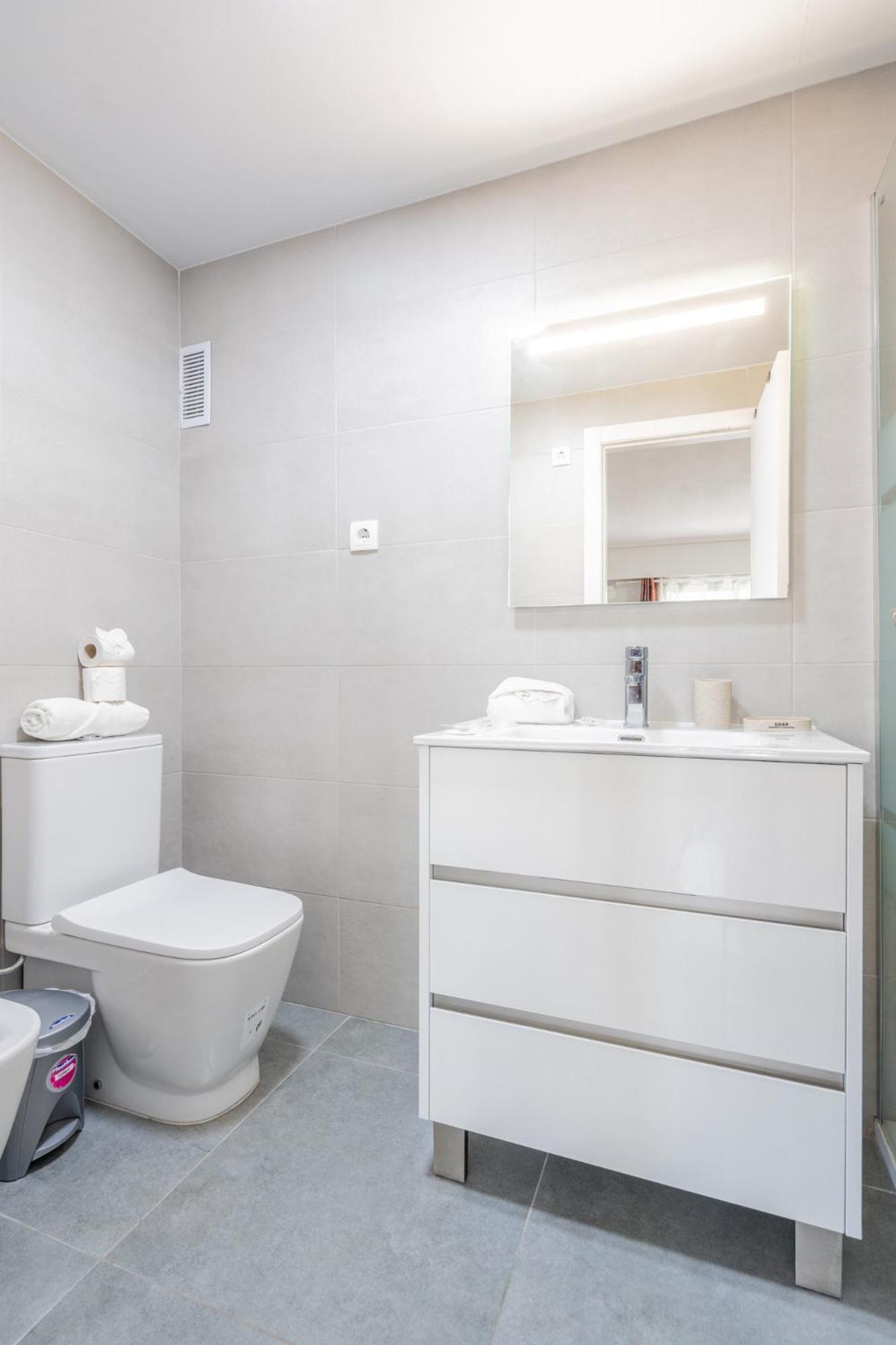 Apartamento Familiar En Avenida Del Puerto Valencia Exterior photo