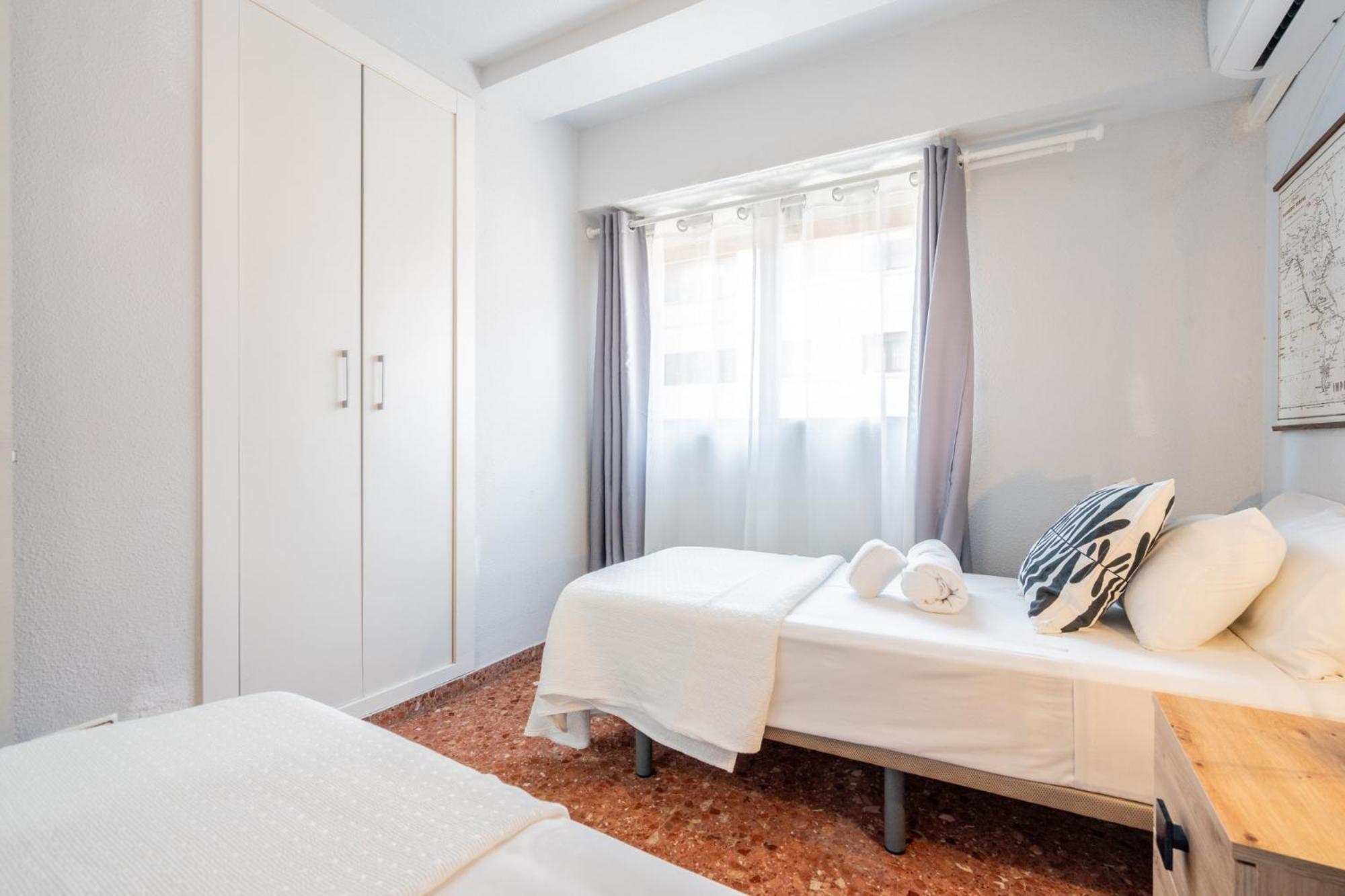 Apartamento Familiar En Avenida Del Puerto Valencia Exterior photo