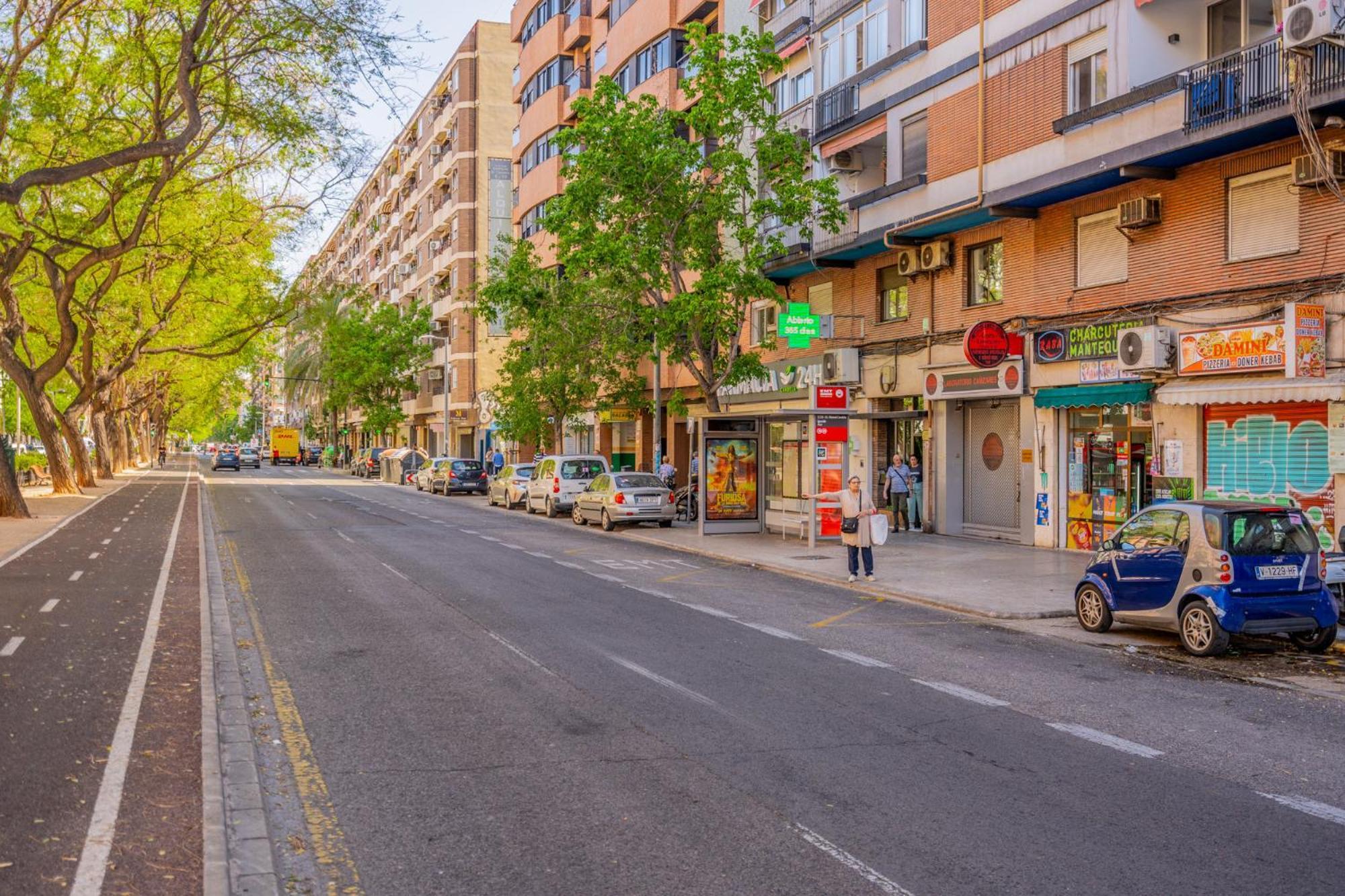 Apartamento Familiar En Avenida Del Puerto Valencia Exterior photo